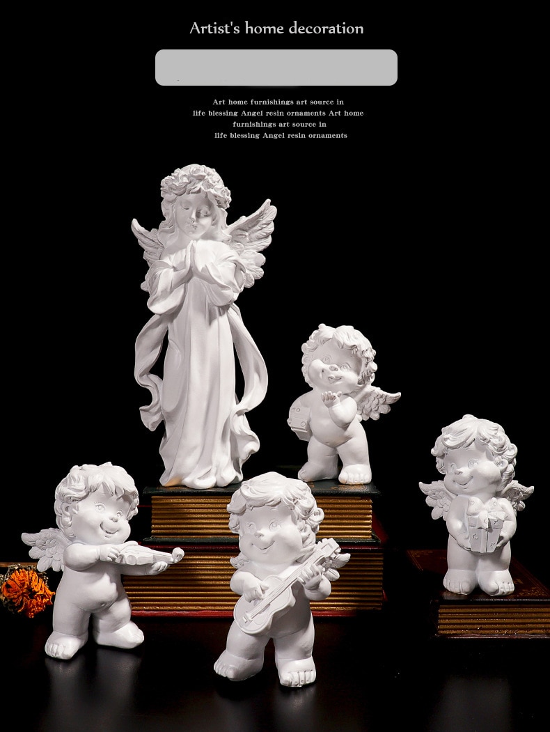 Śliczna rzeźba aniołka