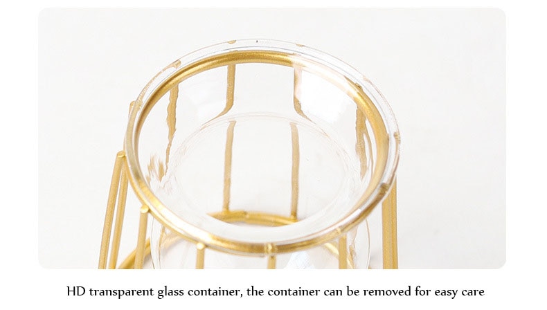 Metalowy wazon ze szklanym wkładem