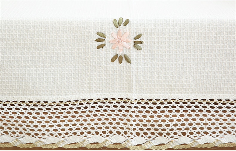 Lniany biały obrus bawełniany w kwiaty dekoracyjny