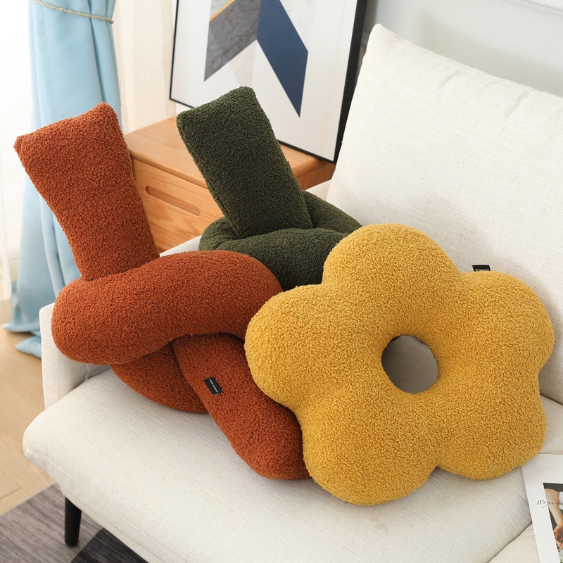Pluszowa dekoracyjna poduszka w kształcie węzła, piłki lub kwiatka