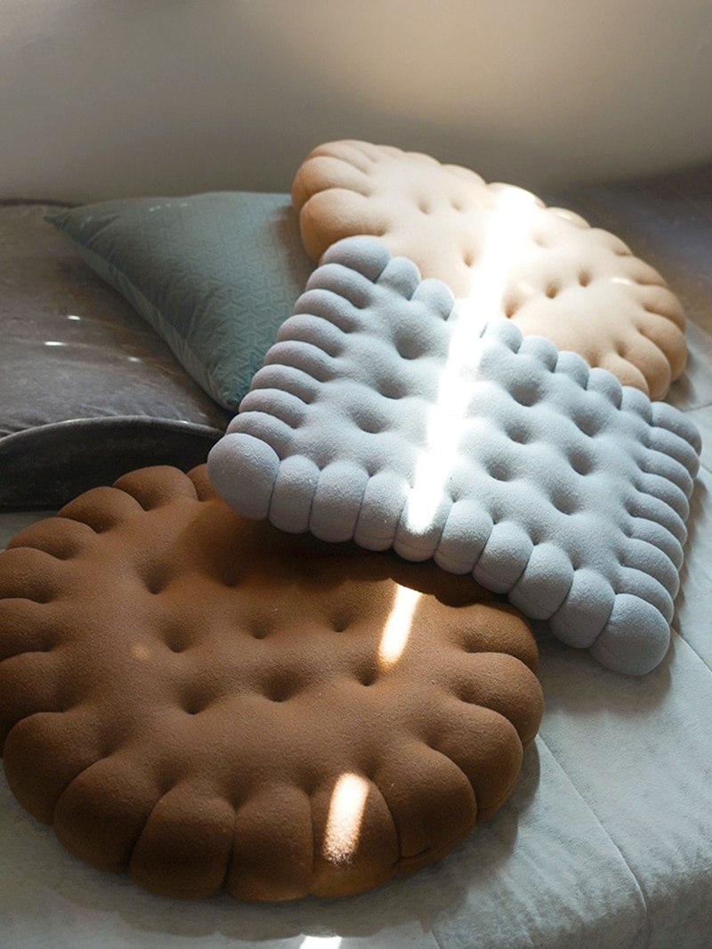 Pluszowa poduszka dekoracyjna w kształcie ciastka. Wiele wzorów i kolorów