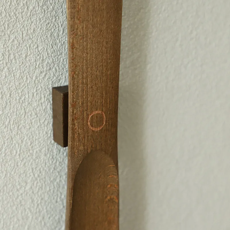 Dekoracyjna długa drewniana łyżka do butów - 50cm
